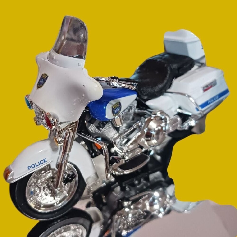Harley-Davidson Collector Edition 1:18 Scale Police Motorcycles Maisto Series 3 - Picture 8 of 12